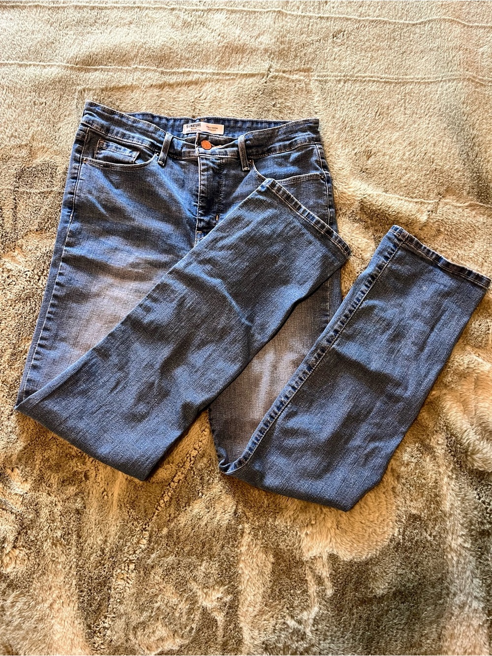 Signature by Levi Strauss High-Rise Jeans in Medium Blue - Picture 2 of 5